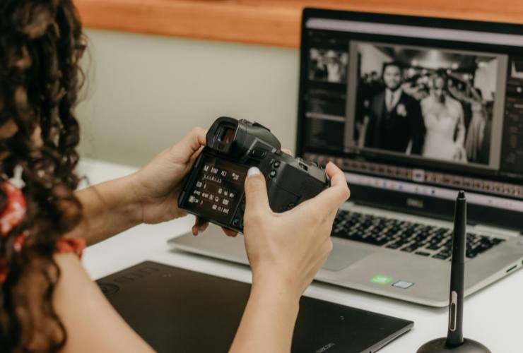 fotografa osserva foto matrimonio 