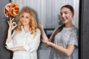 donna all'ingresso di casa, bucce d'arancia in icona e un'altra donna sorridente che fa ok con le mani