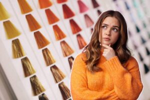 donna pensierosa e tonalità capelli