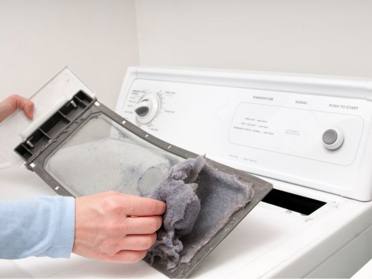 filtro dell'asciugatrice pieno di lanugine