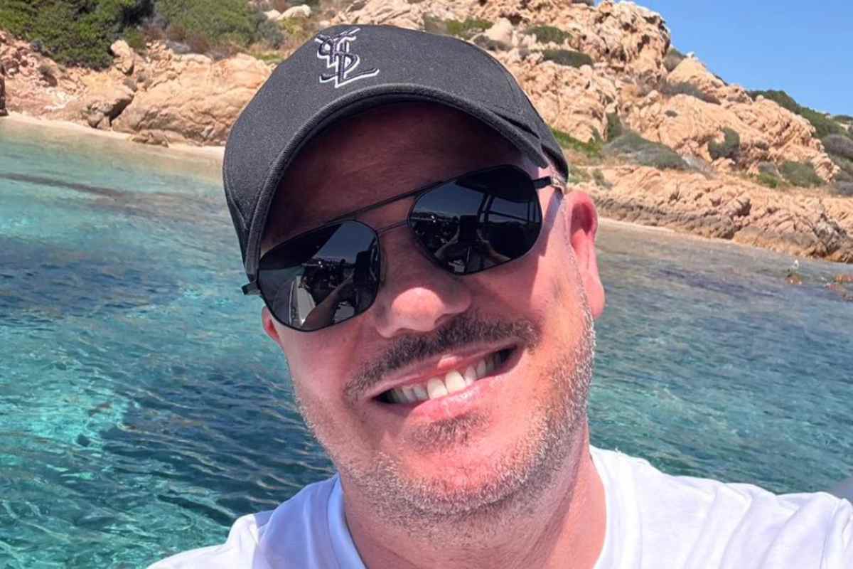 selfie al mare di gigi d'alessio su instagram
