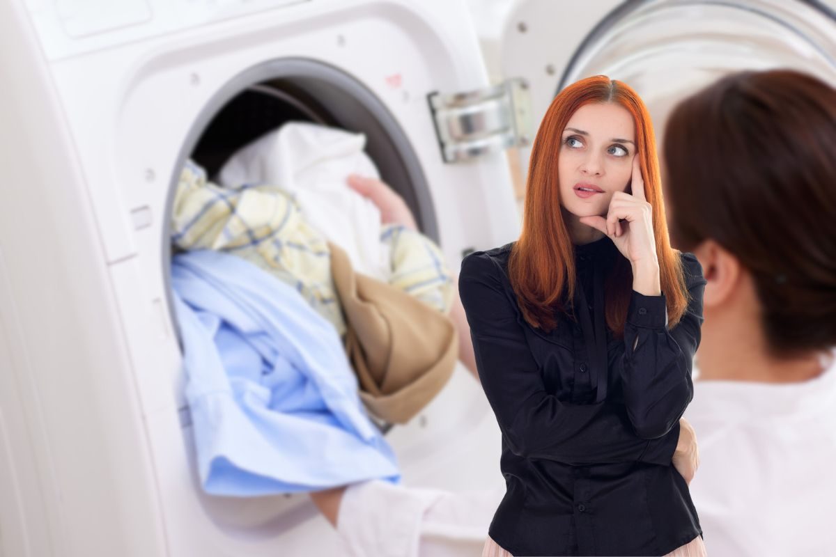 jene-stephaniuk-lkmGeyLItrw-unsplash-ls lavatrice carica e donna che pensa