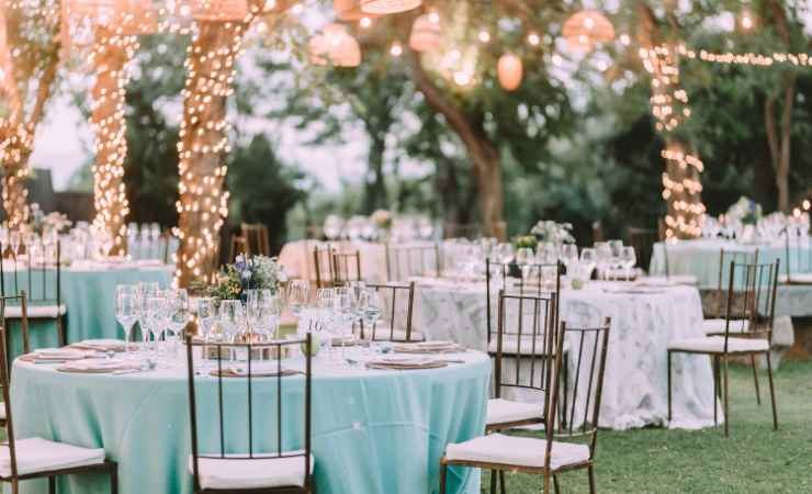 Ricevimento di nozze all'aperto